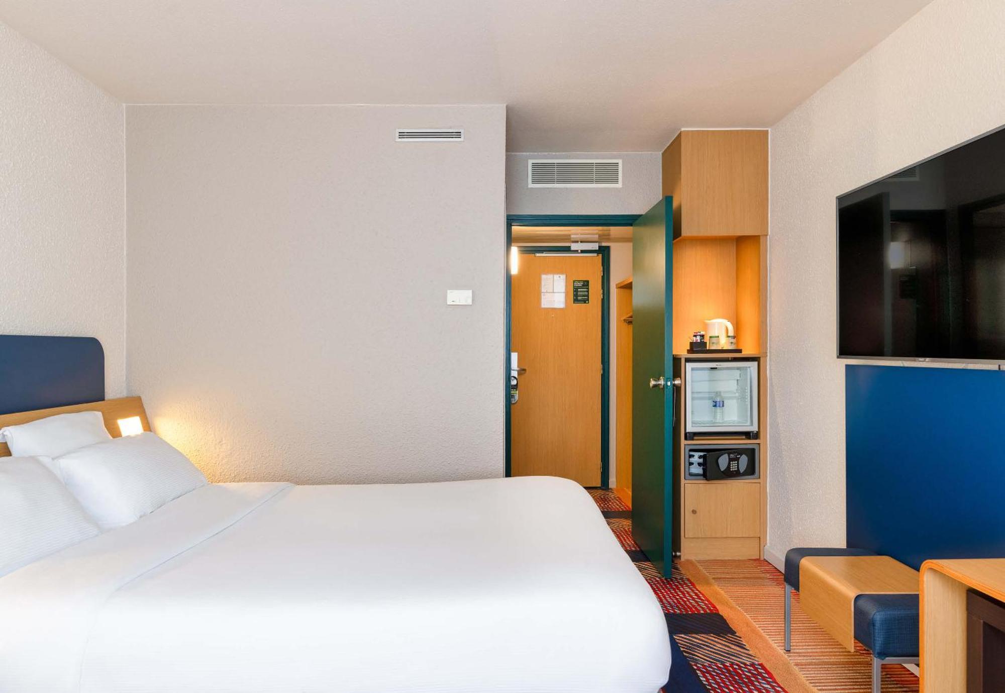 B&B Hotel Lyon Nord 4 Etoiles ダルディリー 部屋 写真
