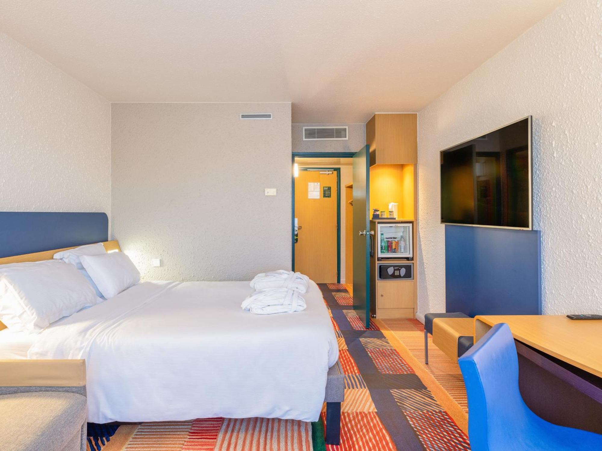 B&B Hotel Lyon Nord 4 Etoiles ダルディリー 部屋 写真